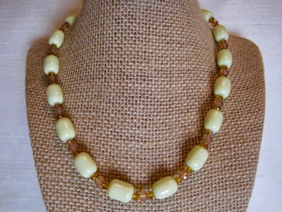 Art Deco 50's Pale Yellow Beaded Necklace. Pale Y… - image 7