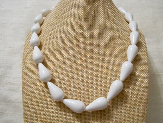 White Lucite 20" L Beaded Necklace & Silver Tone … - image 6