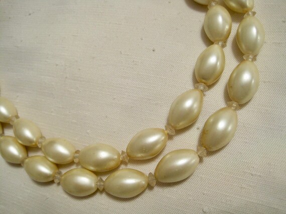 Mid Century 40's Beaded Necklace. Pearlescent Cre… - image 7