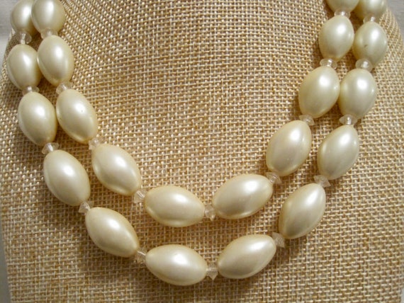 Mid Century 40's Beaded Necklace. Pearlescent Cre… - image 2