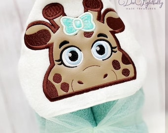 Giraffe Hooded Towel, Personalized Towels for kids, Hooded Baby Towels Personalized, Kids Beach Towel Personalized, Baby Shower Gift Girl