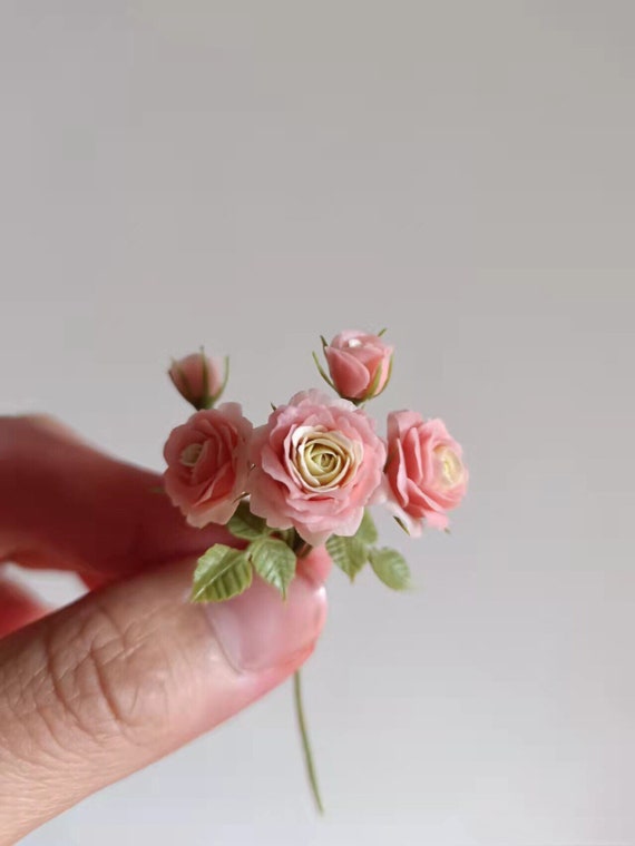 Puppenstube Miniatur Rosenbäumchen mit pinken Blüten 9 cm Puppenstube Miniatur Rosenbäumchen mit pinken Blüten 9 cm