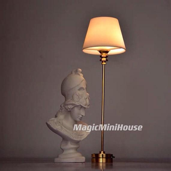 Puppenhaus Miniatur LED Wandlampe aus Metall im Maßstab 1:12 für 