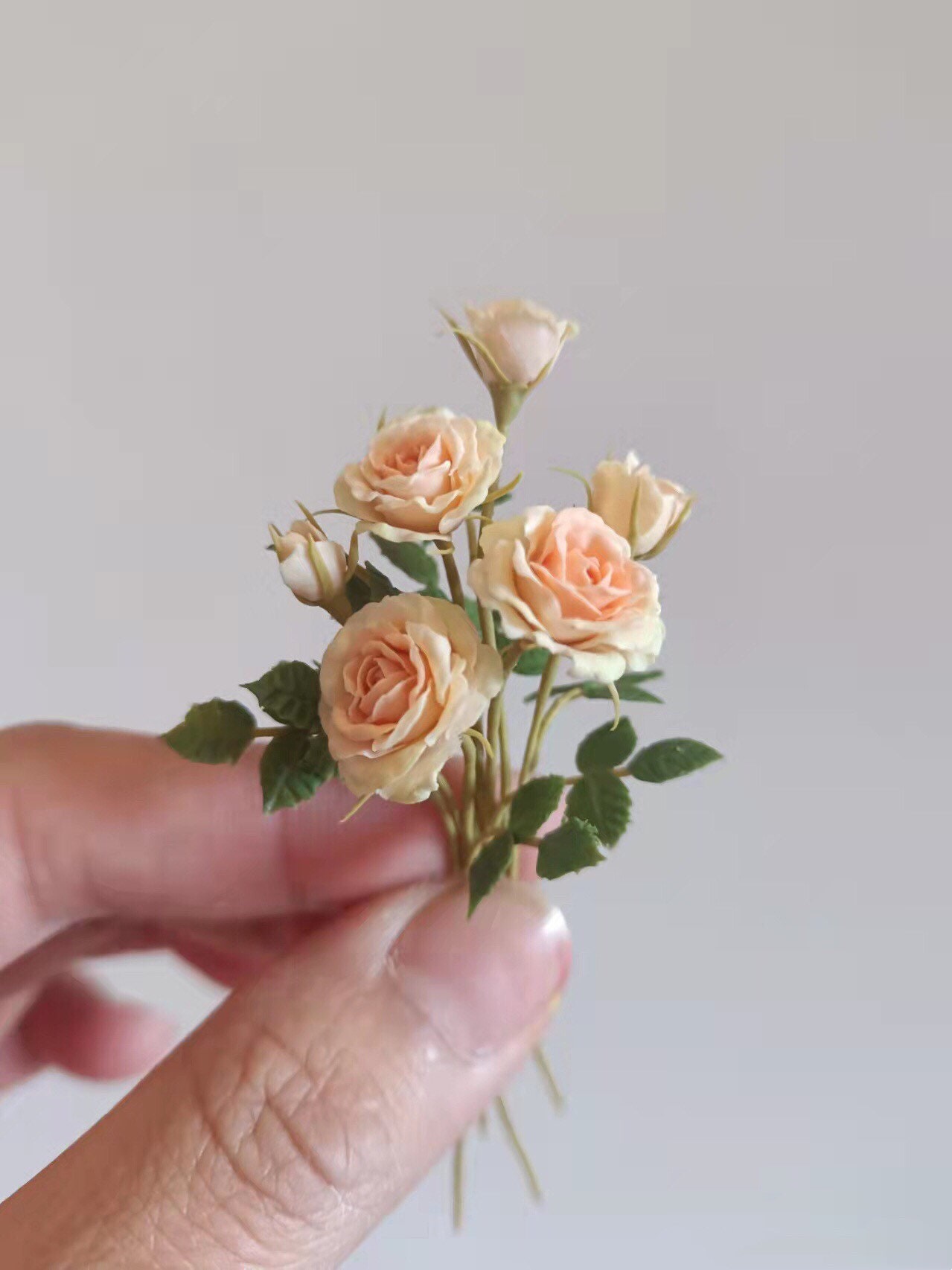 Puppenstube Miniatur Rosenbäumchen mit pinken Blüten 9 cm Puppenstube Miniatur Rosenbäumchen mit pinken Blüten 9 cm