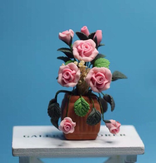 Puppenstube Miniatur Rosenbäumchen mit pinken Blüten 9 cm Puppenstube Miniatur Rosenbäumchen mit pinken Blüten 9 cm