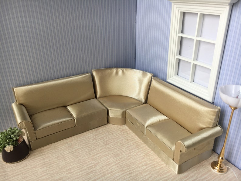 1 12 Scale Dolls House Miniature Gold L Shape Silk Sofa Living Image 0