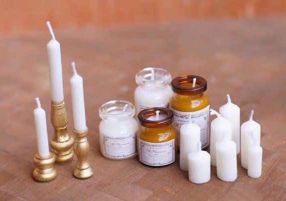 HH14 1/12th scale DOLLS HOUSE HANDMADE WOODEN BOX OF WHITE WAXED CANDLES 