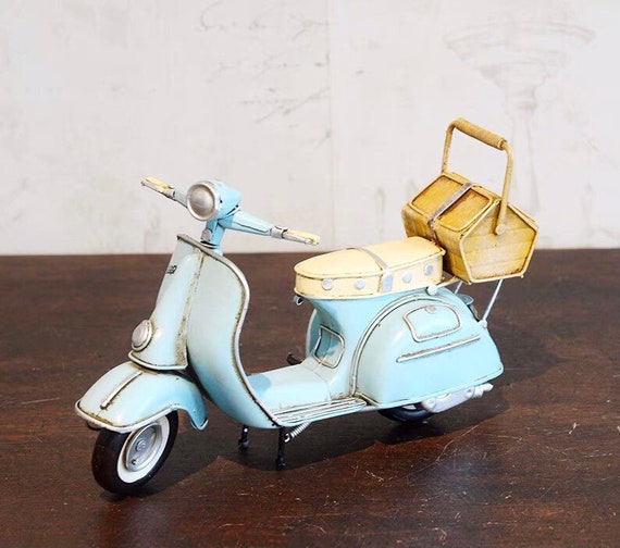 1/6 Scale Dolls House Vintage Vespa Scooter Motorbike for Dolls