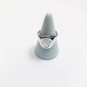 Signet oval shield signet ring in 925 silver with personalized engraving