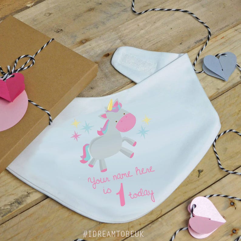 Personnalisé 1st Anniversaire brodé Baby Pull-over Bib cadeau premier ballons