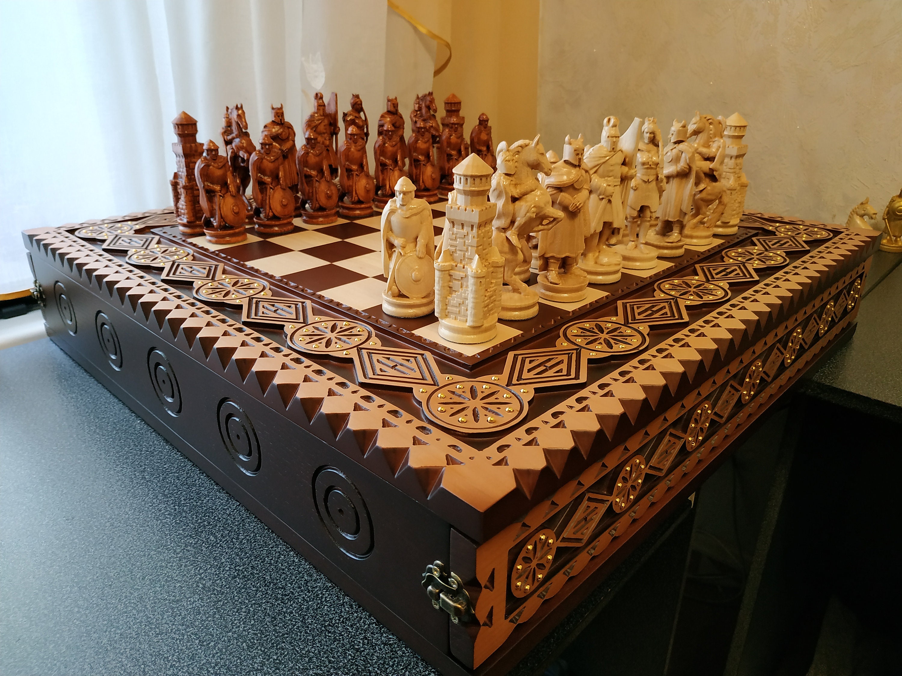 Wooden Chess Set Unique Auto Correcting Design Pieces 10413