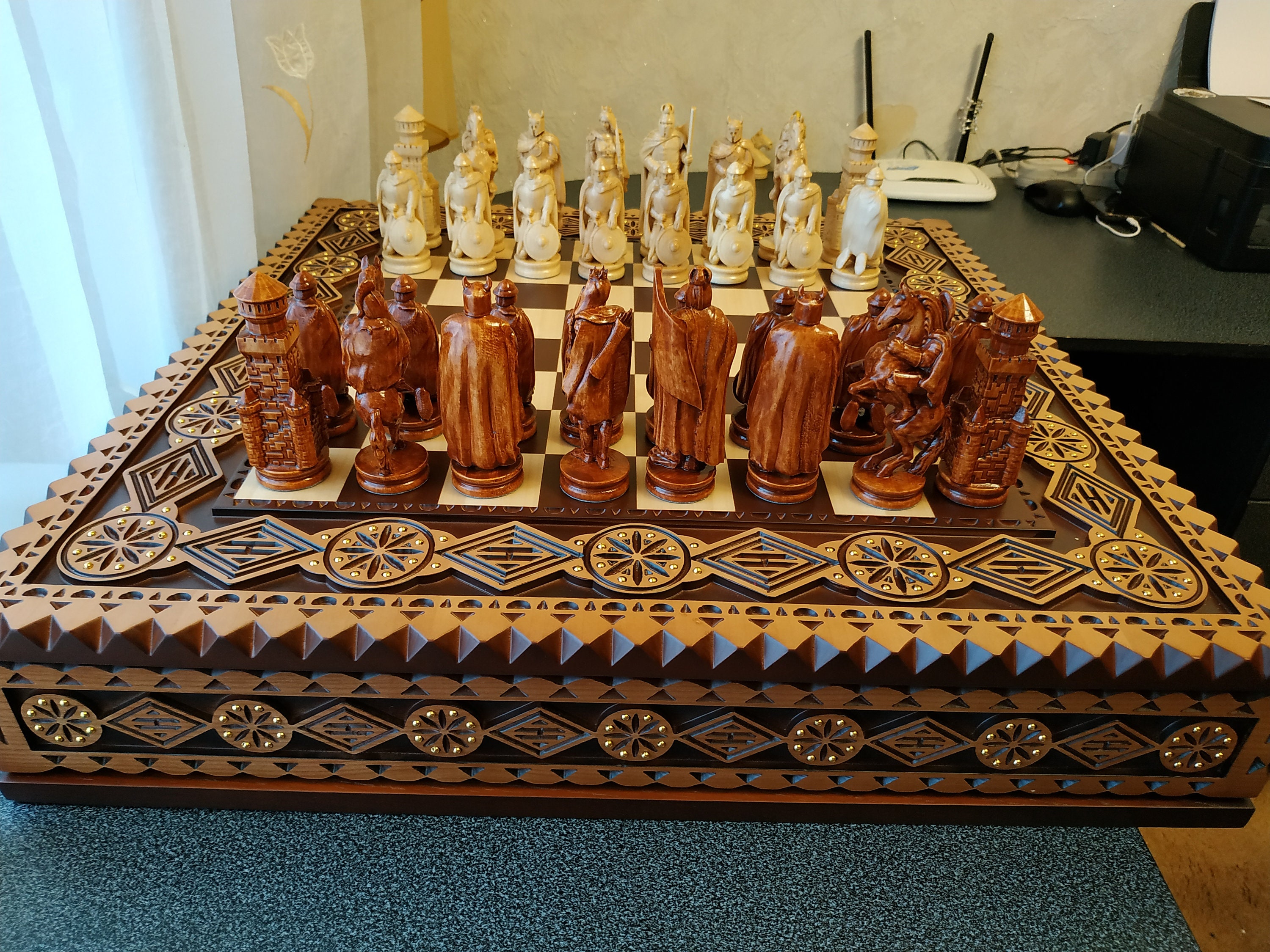 VAMSLOVE Large Unique Durable Modern Chess Set Wood