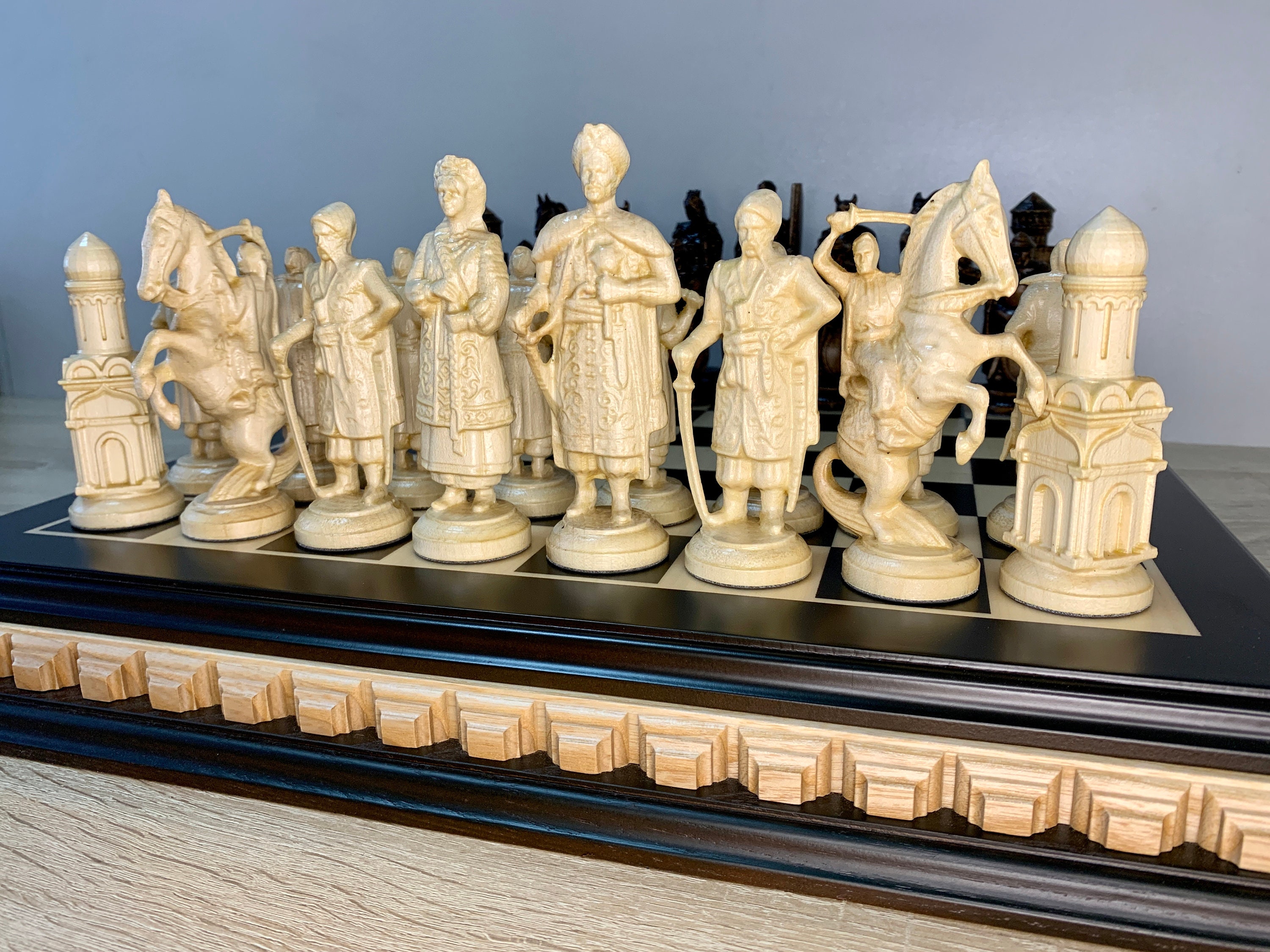 手作りの木製チェスセット：彫刻された駒、独占デザイン - Etsy 日本
