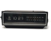 Vintage General Electric AM FM Alarm Flip Clock Radio Wood Grain Model 7-4305C