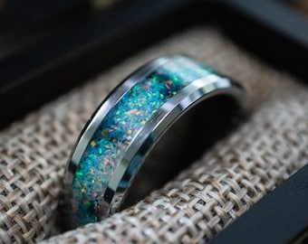 Blauwe opaal wolfraam trouwring, opaal ingelegde ring, 8 mm trouwring, jubileumcadeau, wolfraam verlovingsring, ring cadeau voor hem