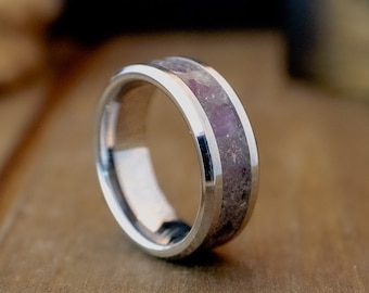 Men&#39;s Tungsten Band with Amethyst Inlay, Custom Widths, Anniversary Ring, Handcrafted Jewelry, Tungsten Carbide Ring, Anniversary Gift