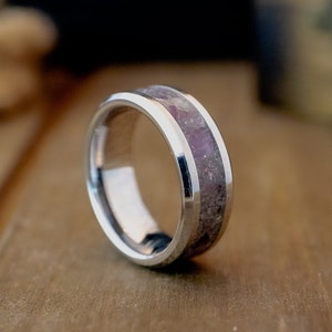 Men&#39;s Tungsten Band with Amethyst Inlay, Custom Widths, Anniversary Ring, Handcrafted Jewelry, Tungsten Carbide Ring, Anniversary Gift