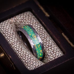 Men&#39;s Hammered Tungsten Opal Wedding Ring, Green Opal Wedding Ring For Him, Green Opal Galaxy Ring, Unique Anniversary Gift For Her