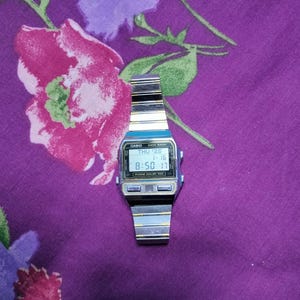 rare!! vintage CASIO DATA BANK phone dialer 100 watch