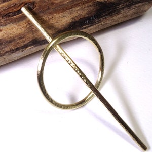 Minimalistische ronde haarclip met messing staafje, haarsieraad, haaraccessoires!