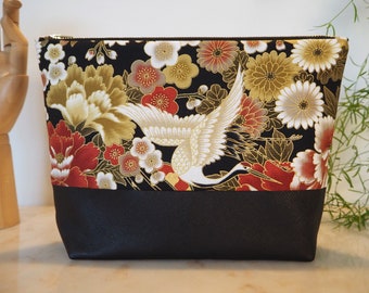 Pochette, trousse de toilette ou sac en tissu Japonais aux motifs de grues noires et dorées