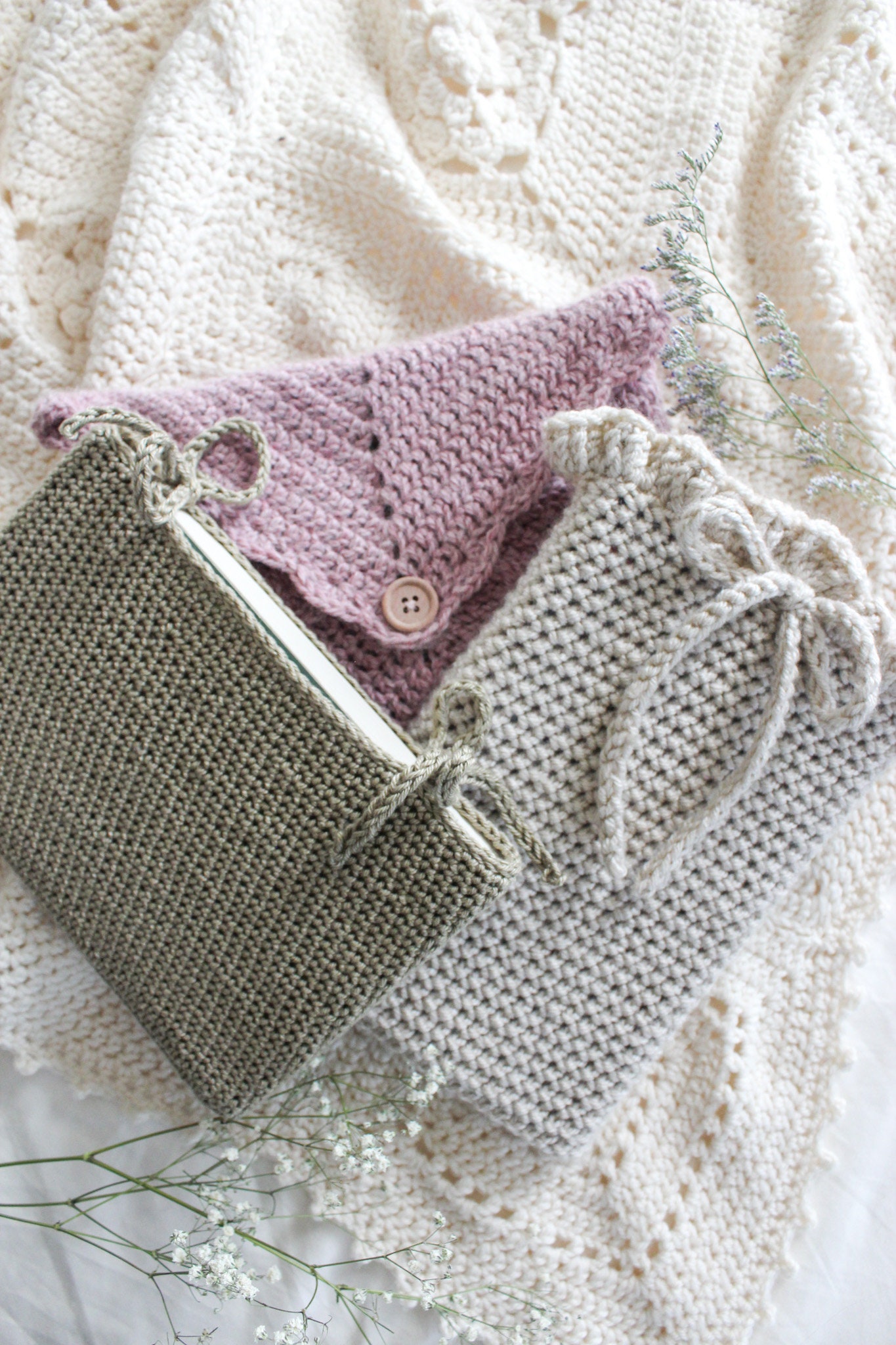 40 Book Sleeve Crochet Patterns for Stylish, Protective Handmade Reading Accessories 21 Crochet Pattern Easy Book Sleeve Patterns Collection of 3