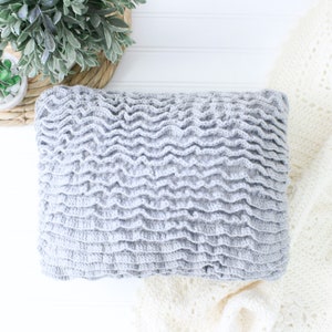 CROCHET PATTERN / crochet ruffle pillow pattern / pdf crochet ruffle cushion