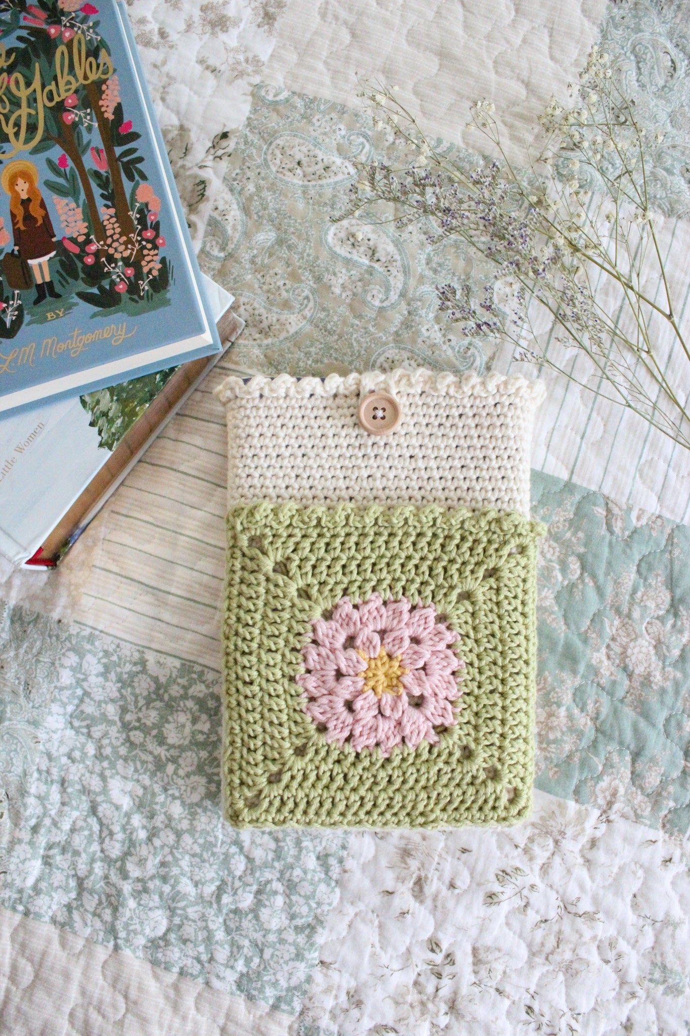 40 Book Sleeve Crochet Patterns for Stylish, Protective Handmade Reading Accessories 35 Crochet Pattern Cute Pocket Book Sleeve