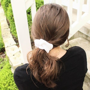 CROCHET PATTERN / crochet scrunchie pattern / beginner PDF pattern