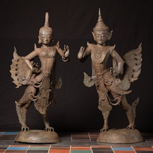 Besonderes großes Paar Kinnari-Statuen aus Burma, frühes 20