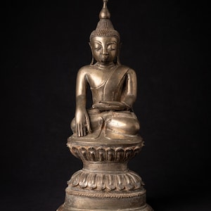 Antique bronze Burmese Buddha statue from Burma, 17th century