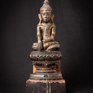 Antique wooden Burmese Shan Buddha from Burma, 18th century