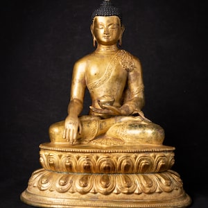 Stara brązowa nepalska statua Buddy z Nepalu, połowa XX wieku