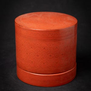 Old Burmese lacquerware betelnut box from Burma (Myanmar), Early 20th century