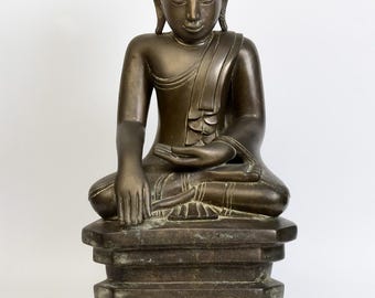 Special bronze Burmese Buddha from the Amarapura period from Burma (Myanmar)