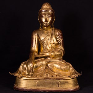 Antique bronze Mandalay Buddha statue from Burma, 19th century