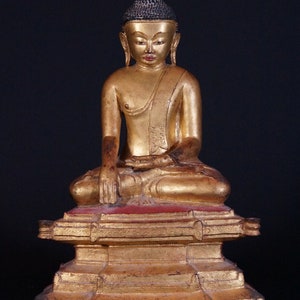 Antique bronze Burmese Buddha statue from Burma, 17th century