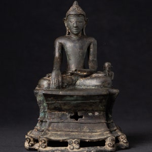 Special - very early bronze Arakan Buddha statue from Burma