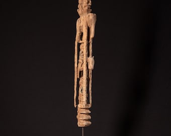 Antique wooden Burmese Chin pole from Burma (Myanmar), 17th century