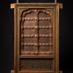 Antique wooden Indian window frame from India, 19th century