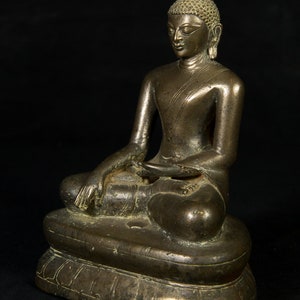 Original bronze Pagan Buddha statue from Burma