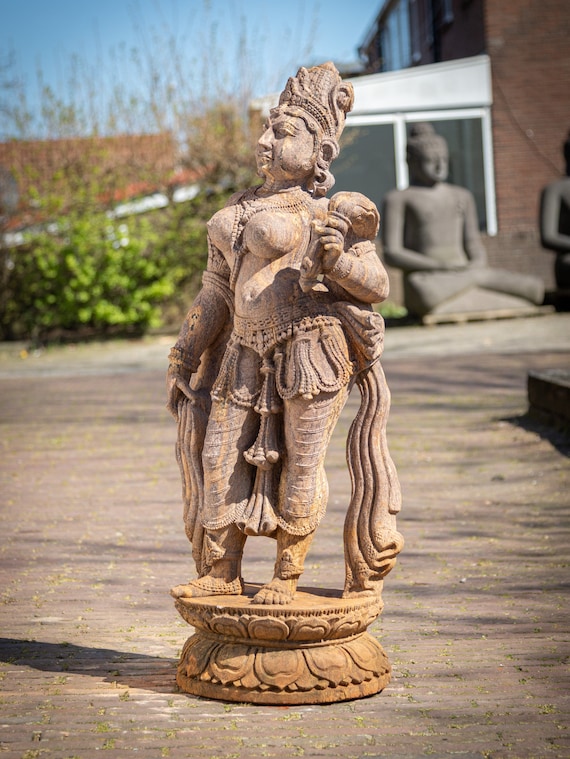 伝統的なアジア風女神像の彫刻 アジアの女神は変幻自在？ 龍谷ミュージアム特別展「アジアの女神たち