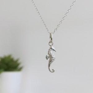 925 Sterling Silver Seahorse Pendant Necklace / Ocean Sea Lovers Gift / Personalized Gift for Her / Everyday charm Jewellery / Sea Horse