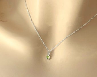 August Birthstone Peridot Necklace / 925 Sterling Silver / Green Peridot Charm Pendant / Personalised Gift for Her, Wife, Friend, Birthday