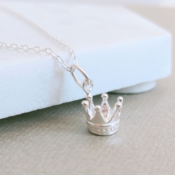 Collier pendentif couronne en argent sterling 925 / breloque princesse / délicate couronne roi reine / cadeau personnalisé pour elle / cadeau femme petite amie