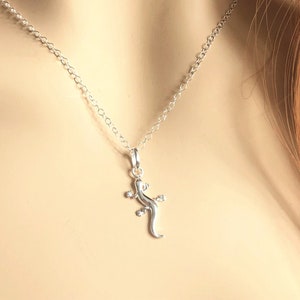 925 Sterling Silver Gecko Necklace / Lizard Charm Pendant / Personalised Gift for Her / Dainty Everyday Minimalist Jewellery / Animal lover
