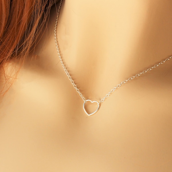 Dainty Sterling Silver Heart Necklace / Gift for her / Personalized gift / Circle necklace / Girlfriend wife / Everyday minimalist jewellery