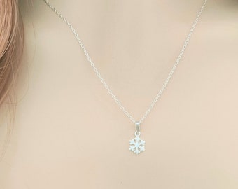 Collier flocon de neige en argent sterling 925 / Bijoux sur le thème de Noël / Cadeau personnalisé pour elle / Enfant fille / Mariage d'hiver de demoiselle d'honneur