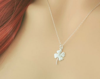 Collier trèfle à quatre feuilles en argent sterling / Porte-bonheur / Cadeau porte-bonheur / Cadeau pour un nouvel emploi / Cadeau personnalisé pour elle / Bijoux 925