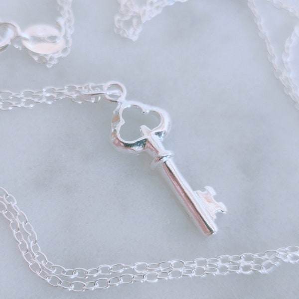 925 Sterling Silver Key Charm Necklace / Everyday Pendant Jewellery / Personalized Gift for Her / Message Gift Box / Dainty Necklace / Lock